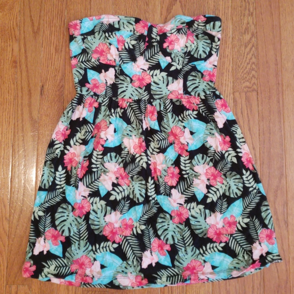 strapless flowery bathingsuit cover up